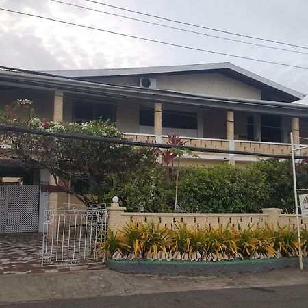 Rainbow Inn Grenville 外观 照片