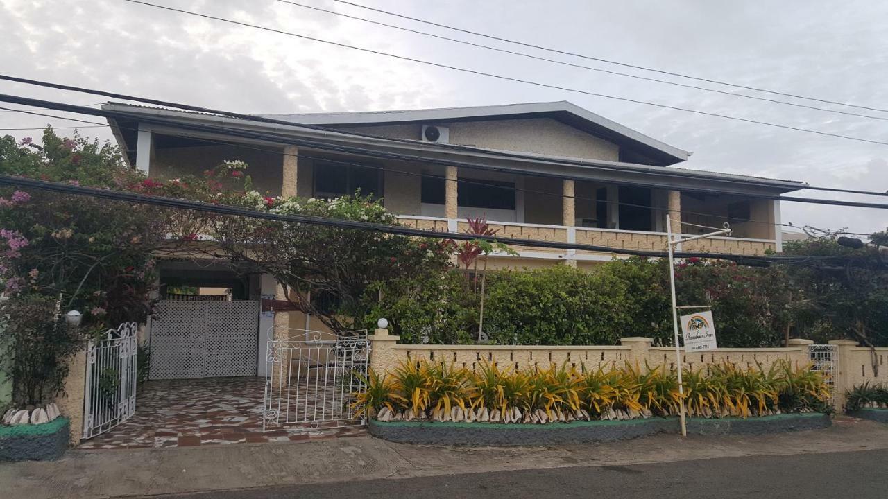 Rainbow Inn Grenville 外观 照片