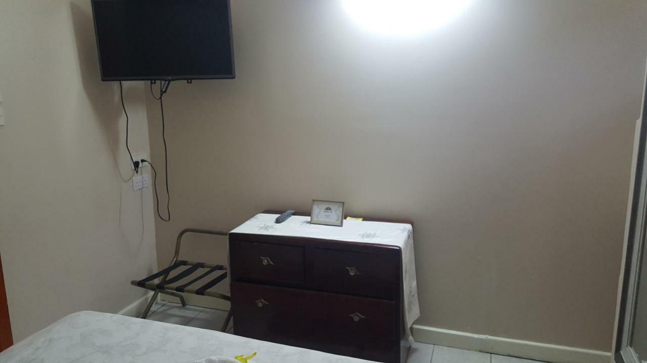 Rainbow Inn Grenville 外观 照片