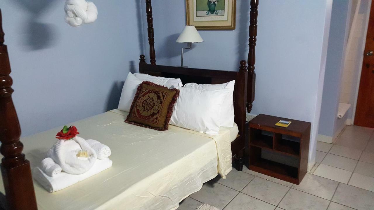 Rainbow Inn Grenville 外观 照片